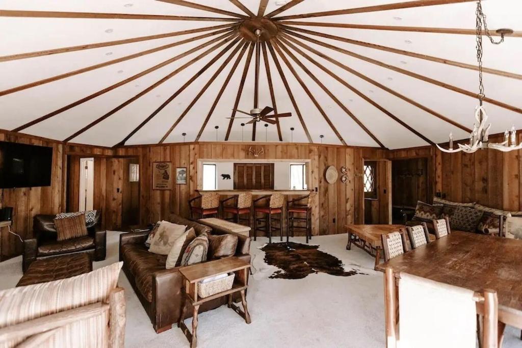 Cabin With Treehouse Views, 3 King Beds, 4 Bunks, And Large Hot Tub! Гатлинбург Экстерьер фото