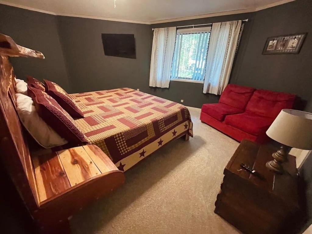 Cabin With Treehouse Views, 3 King Beds, 4 Bunks, And Large Hot Tub! Гатлинбург Экстерьер фото