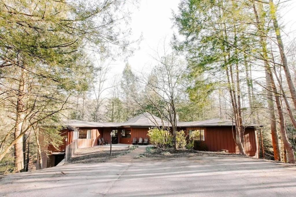 Cabin With Treehouse Views, 3 King Beds, 4 Bunks, And Large Hot Tub! Гатлинбург Экстерьер фото