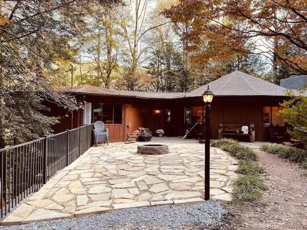 Cabin With Treehouse Views, 3 King Beds, 4 Bunks, And Large Hot Tub! Гатлинбург Экстерьер фото