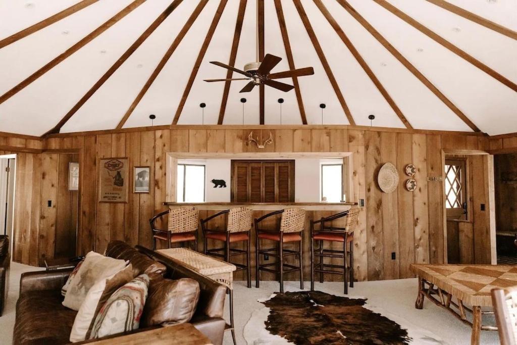 Cabin With Treehouse Views, 3 King Beds, 4 Bunks, And Large Hot Tub! Гатлинбург Экстерьер фото